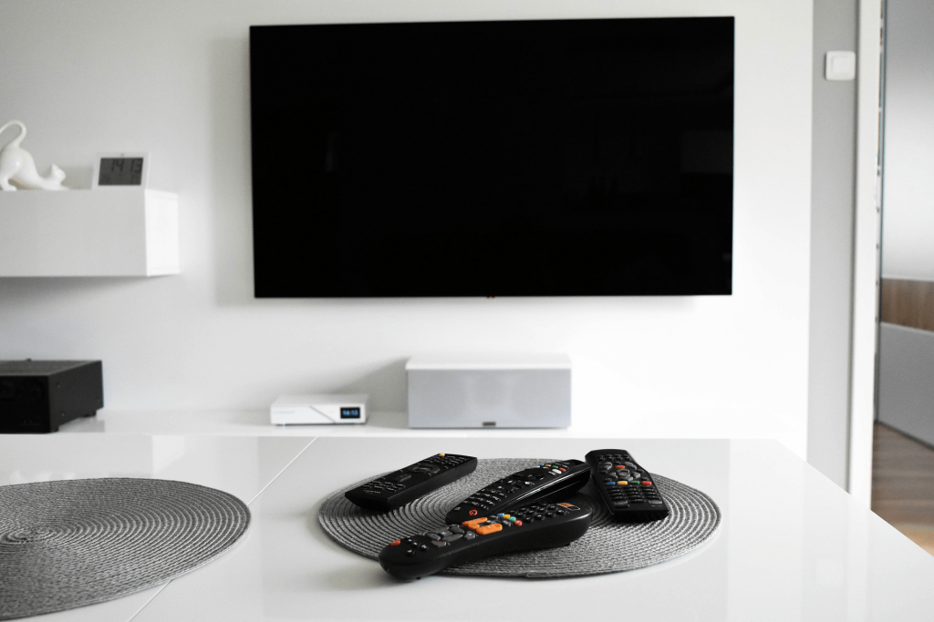 Las pulgadas del televisor se corresponden a un alto y ancho del mismo en centímetros